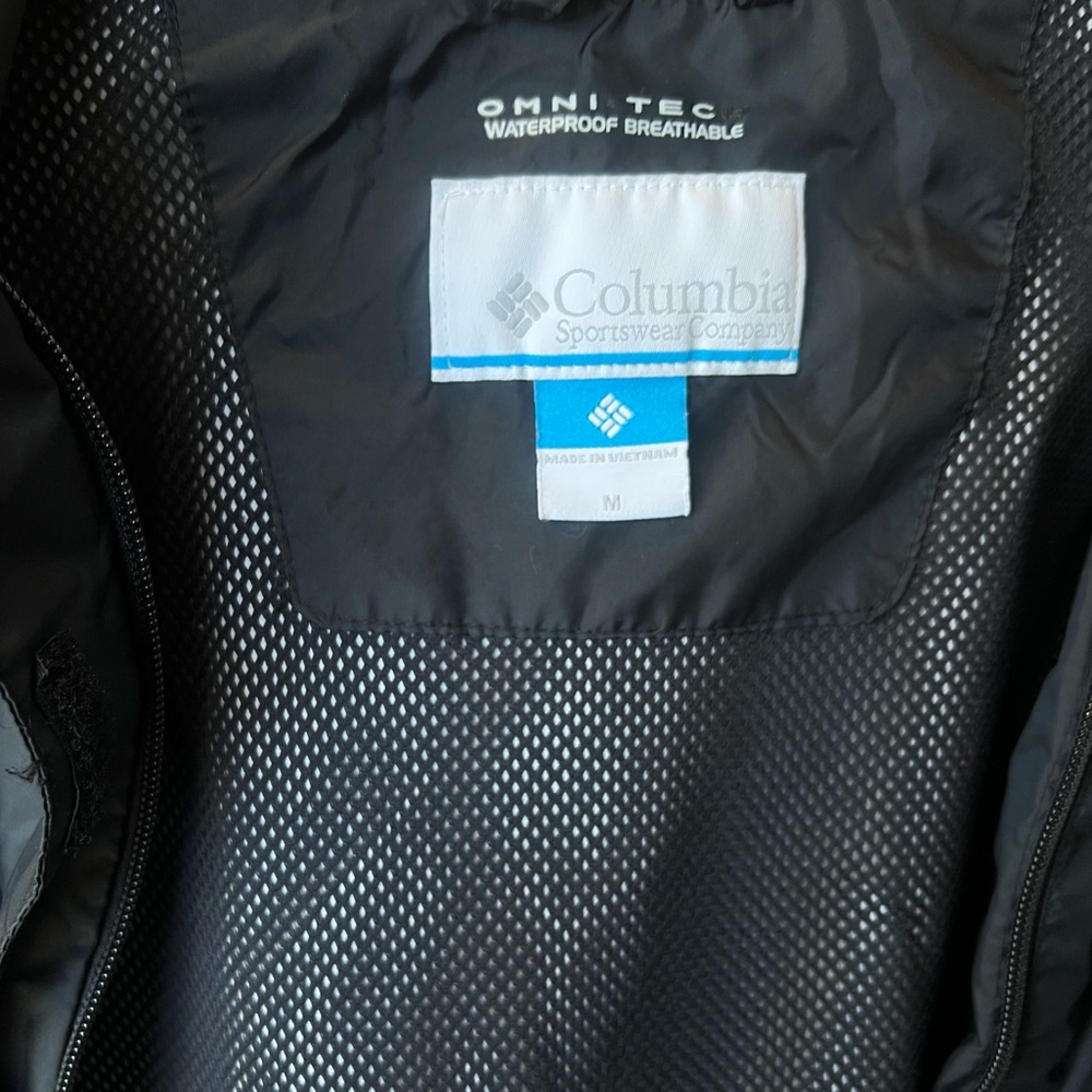 Women’s Columbia Omni Tech Arcadia II Rain Proof Jacket with hood medium - Picture 4 of 4
